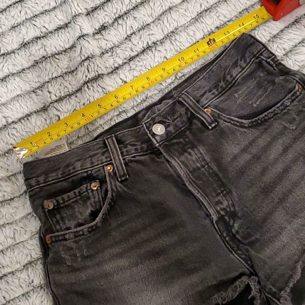 Distressed grayish black Levi's 501 jean shorts - Picture 8 of 10